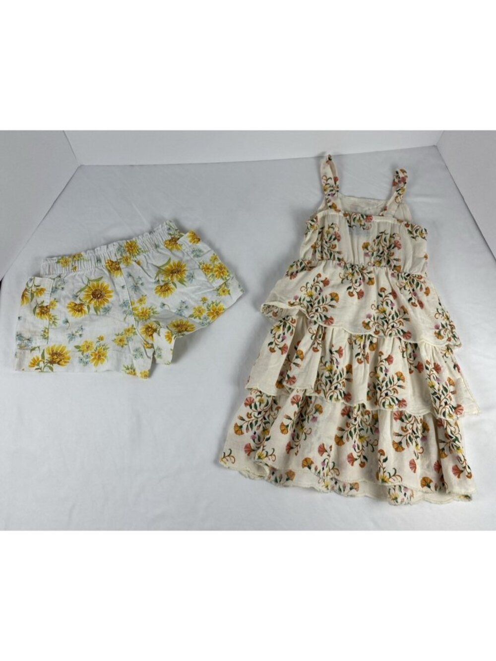 Lot of 2 Girls Size XS Clothes Old Navy Floral Ruffle Dress Sunflower Shorts - Picture 4 of 12